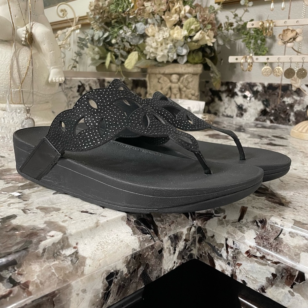 Fitflop Black Flora Thong Wedge Laser Cut Rhinestone Sandal Size 10 Wide